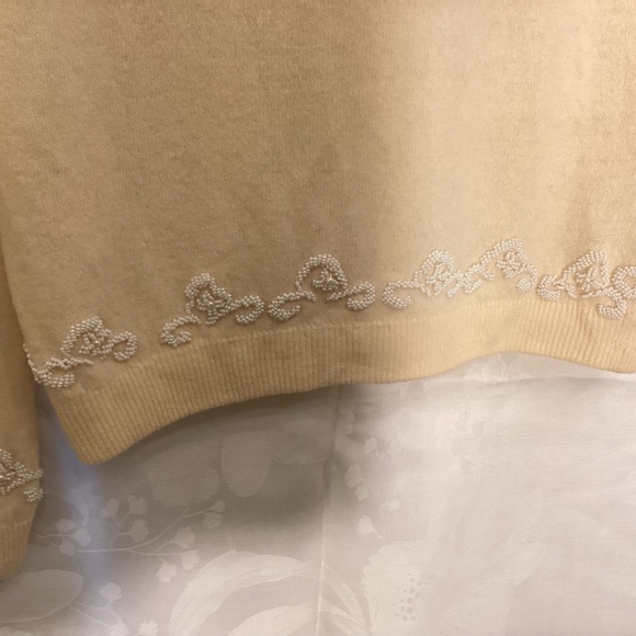 Vintage Angora sweater ,made in Hong Kong - Picture 5 of 9